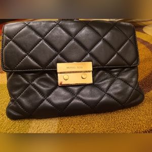 MICHAEL KORS QUILTED LEATHER HANDBAG